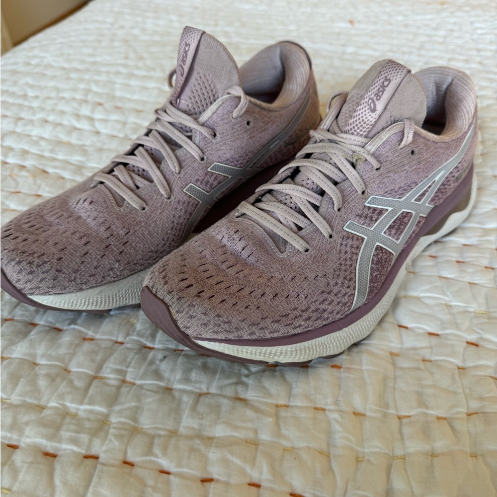 ASICS Women's Gel Nimbus 24 Athletic Shoes
